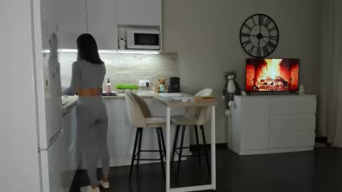 Bella online show from 09-24-25, 02:42