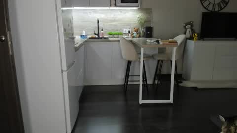 Bella online show from 11-06-25, 06:42