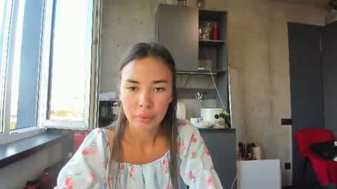 Snapshot of nilliluv chatting on 08-06-26, 05:15 Bella online show from 08-06-26, 05:15