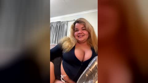 nina2029 online show from 12-17-25, 11:49