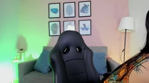 Nina online show from 12-17-25, 11:44