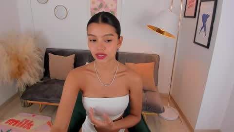 Snapshot of nina_agdal chatting on 02-12-25, 07:13 NINA online show from 02-12-25, 07:13