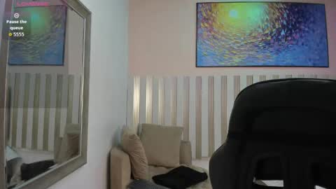 nina_glow_ online show from 05-19-26, 11:27