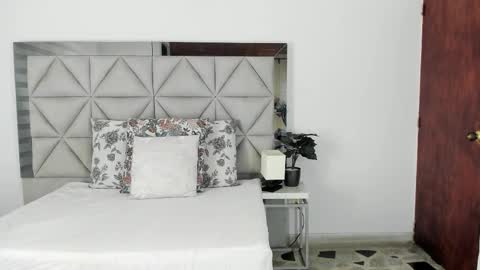 Snapshot of nina_pons chatting on 10-24-25, 10:39 Nina online show from 10-24-25, 10:39