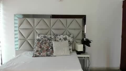 Snapshot of nina_pons chatting on 10-28-25, 08:44 Nina online show from 10-28-25, 08:44