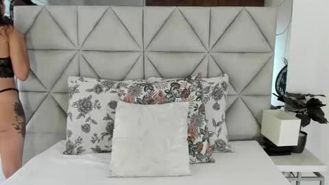 Snapshot of nina_pons chatting on 10-30-25, 08:53 Nina online show from 10-30-25, 08:53