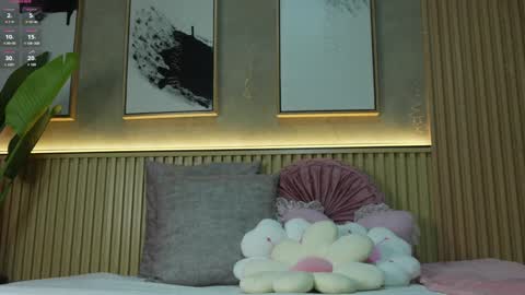 NINA online show from 04-06-26, 01:45