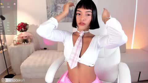 Snapshot of ninaa_sky chatting on 03-11-25, 01:12    online show from 03-11-25, 01:12