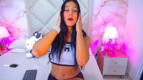 Snapshot of ninabravura chatting on 10-06-25, 01:41 Nina Bravura online show from 10-06-25, 01:41