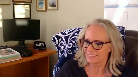 Snapshot of ninanite chatting on 11-15-25, 10:15 ninanite online show from 11-15-25, 10:15