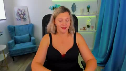 Snapshot of ninastarle chatting on 09-21-25, 11:45 ninastarle online show from 09-21-25, 11:45