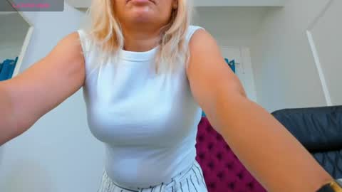 Snapshot of ninna_dee chatting on 07-01-26, 04:14 nina dee online show from 07-01-26, 04:14