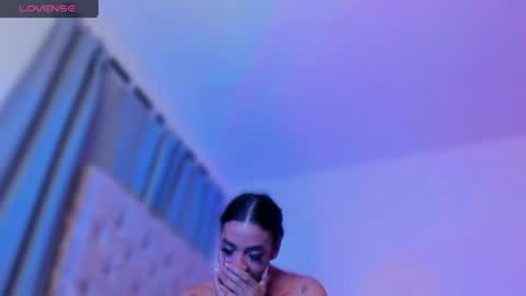 Snapshot of ninonbeart chatting on 05-15-26, 10:50 Ninon Beart online show from 05-15-26, 10:50