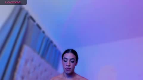 Snapshot of ninonbeart chatting on 05-15-26, 11:45 Ninon Beart online show from 05-15-26, 11:45