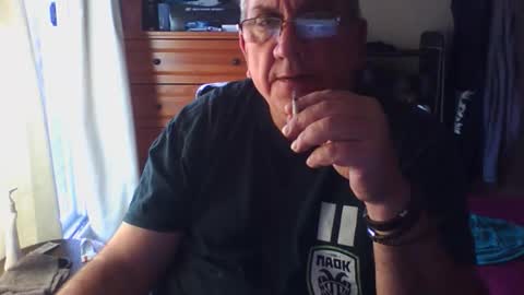 Dennis online show from 10-21-25, 02:40