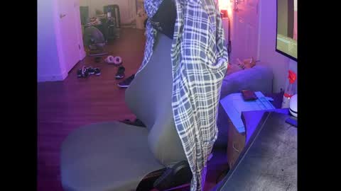 Snapshot of nippsino95 chatting on 05-18-26, 12:00 HungStepSon online show from 05-18-26, 12:00