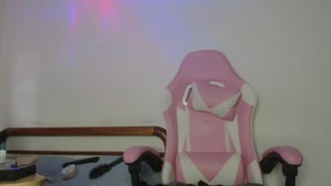 Nicolle  online show from 09-21-25, 10:33