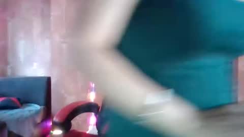 Snapshot of nisha_baby chatting on 09-10-25, 04:01 Nishu online show from 09-10-25, 04:01