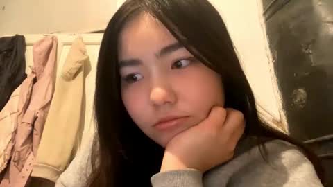 Snapshot of nitadecember chatting on 12-17-25, 10:21 Molly online show from 12-17-25, 10:21