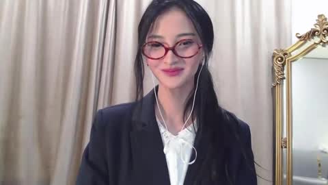 Snapshot of niufrommacau chatting on 10-01-25, 01:06 Niu online show from 10-01-25, 01:06