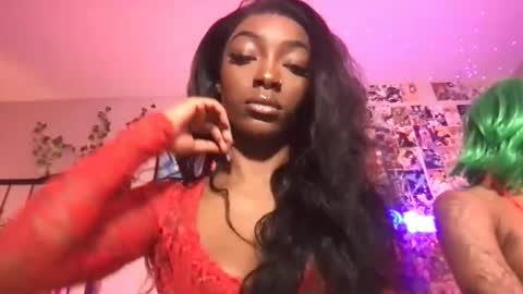 Snapshot of niviawolfe chatting on 12-14-24, 05:36 NIVIA WOLFE online show from 12-14-24, 05:36