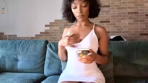 Snapshot of niviawolfe chatting on 05-06-26, 12:19 NIVIA WOLFE online show from 05-06-26, 12:19