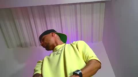 Snapshot of nixon347932 chatting on 12-11-24, 06:25 Nicolas Muscle online show from 12-11-24, 06:25