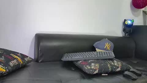 Snapshot of nixon347932 chatting on 12-28-24, 09:09 Nicolas Muscle online show from 12-28-24, 09:09