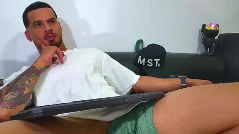 Snapshot of nixon347932 chatting on 02-19-25, 07:06 Nicolas Muscle online show from 02-19-25, 07:06