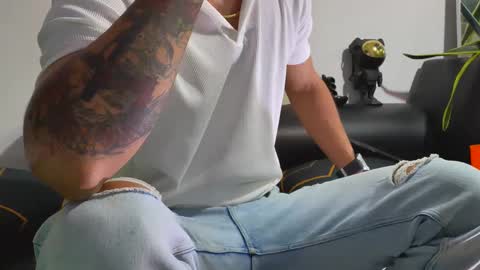 Snapshot of nixon347932 chatting on 09-20-25, 04:02 Nicolas Muscle online show from 09-20-25, 04:02