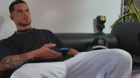 Snapshot of nixon347932 chatting on 09-25-25, 03:16 Nicolas Muscle online show from 09-25-25, 03:16