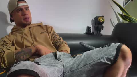 Snapshot of nixon347932 chatting on 10-13-25, 04:45 Nicolas Muscle online show from 10-13-25, 04:45