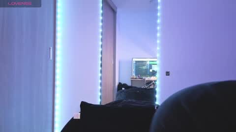 Snapshot of nixxi_ chatting on 06-19-26, 05:01 nix online show from 06-19-26, 05:01
