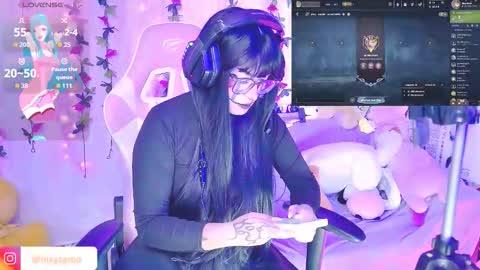 Snapshot of nixy_sama chatting on 11-17-25, 10:48 Nixy Sama online show from 11-17-25, 10:48