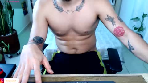 Snapshot of no_face_69 chatting on 02-16-26, 04:52 x online show from 02-16-26, 04:52