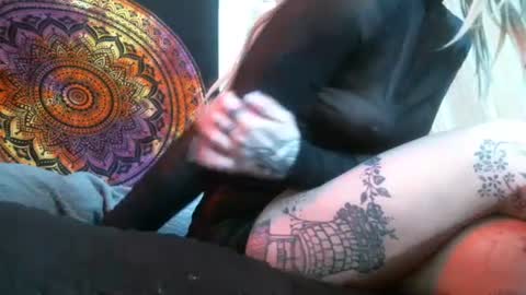 Snapshot of no_facequeen chatting on 01-22-25, 05:17 Leah online show from 01-22-25, 05:17