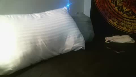 Snapshot of no_facequeen chatting on 02-19-25, 03:16 Leah online show from 02-19-25, 03:16