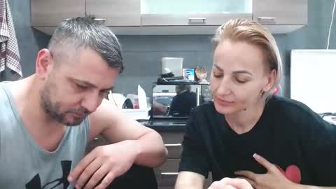 no_limit_coupl3 online show from 11-16-25, 07:36