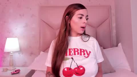 Snapshot of noa_butterfly chatting on 02-10-25, 11:46 ambarsulliva online show from 02-10-25, 11:46