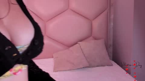 Snapshot of noa_butterfly chatting on 02-12-25, 05:58 ambarsulliva online show from 02-12-25, 05:58