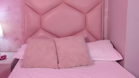 Snapshot of noa_butterfly chatting on 02-18-25, 07:09 ambarsulliva online show from 02-18-25, 07:09