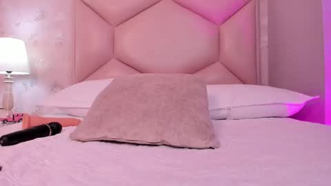 Snapshot of noa_butterfly chatting on 03-05-25, 02:56 ambarsulliva online show from 03-05-25, 02:56