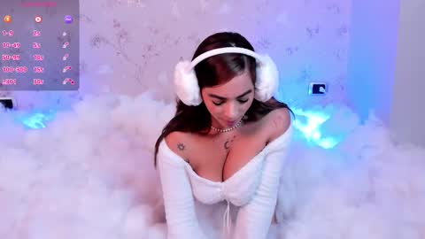 Snapshot of noa_butterfly chatting on 10-25-25, 10:45 ambarsulliva online show from 10-25-25, 10:45