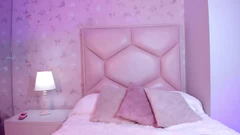 Snapshot of noa_butterfly chatting on 11-25-25, 11:32 ambarsulliva online show from 11-25-25, 11:32