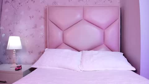 Snapshot of noa_butterfly chatting on 12-03-25, 11:30 ambarsulliva online show from 12-03-25, 11:30