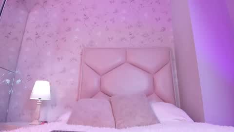 Snapshot of noa_butterfly chatting on 12-05-25, 11:30 ambarsulliva online show from 12-05-25, 11:30