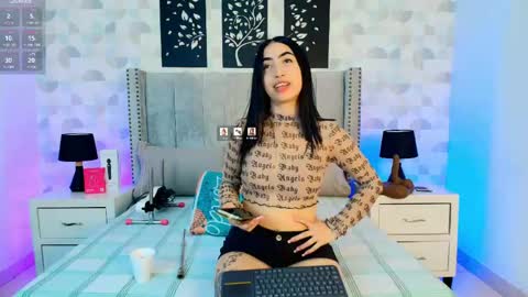 Snapshot of noa_morena chatting on 05-22-26, 12:22 NATHALIA MORENO online show from 05-22-26, 12:22