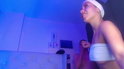 Zoe  online show from 12-05-25, 03:26