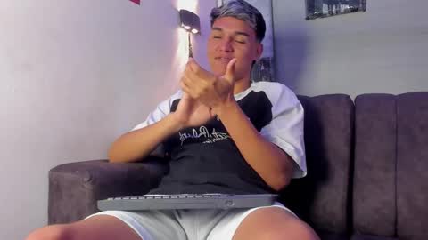 Snapshot of noah_carter66 chatting on 10-16-25, 12:50 noah online show from 10-16-25, 12:50
