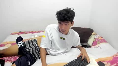 Snapshot of noah_curious chatting on 05-26-26, 04:03 NOAH online show from 05-26-26, 04:03